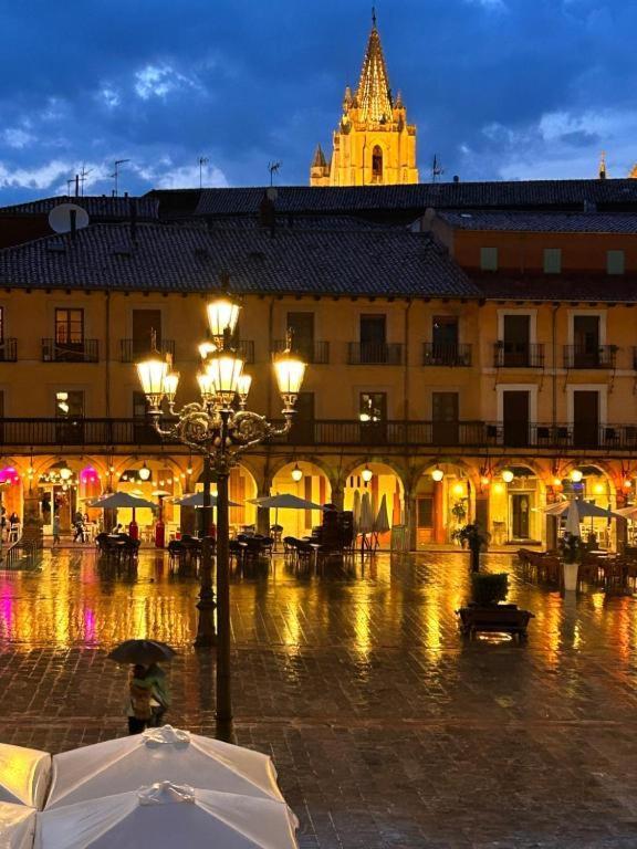 Arquitecto De La Vida- Plaza Mayor เลออน ภายนอก รูปภาพ