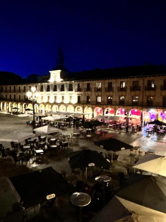 Arquitecto De La Vida- Plaza Mayor เลออน ภายนอก รูปภาพ