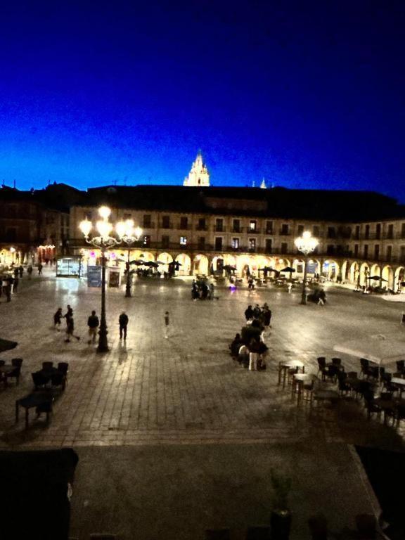 Arquitecto De La Vida- Plaza Mayor เลออน ภายนอก รูปภาพ
